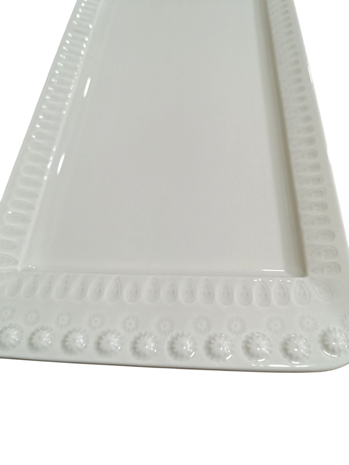 Torteira Cinza Areia - Coleção Fantasia - Bordallo Pinheiro Tabuleiro retangular branco de cerâmica com borda decorativa texturizada