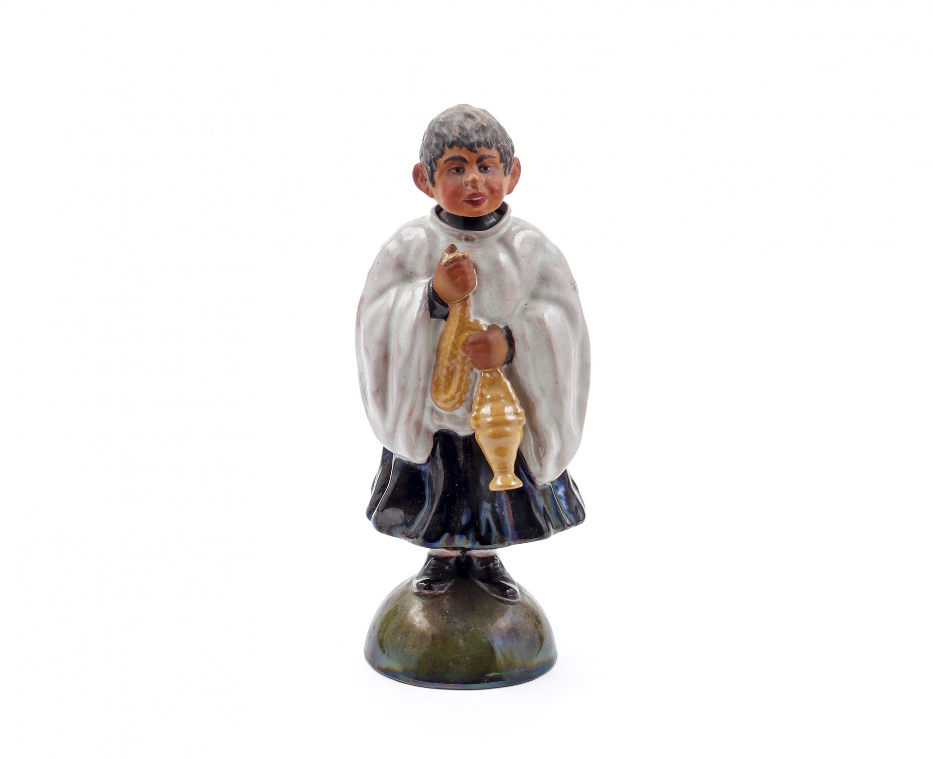 Bordallo Pinheiro - Figuras de Movimento - Sacristão Figura decorativa de cerâmica com rapaz de túnica branca a segurar objeto dourado
