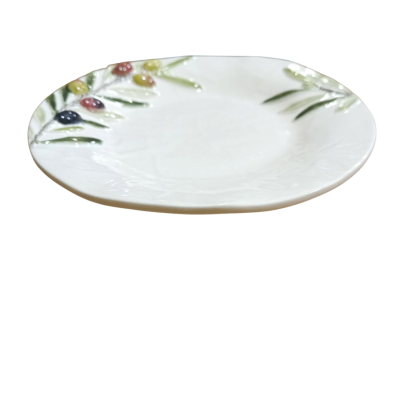 Prato de cerâmica branco com azeitonas e folhas decorativas