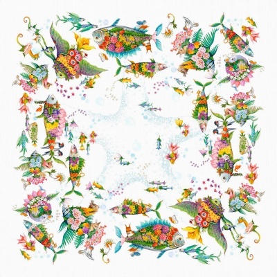 lenço branco com padrão colorido de peixes e flores