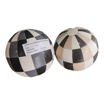 https://www.pinheirobravo.pt/product/conjunto-de-2-bolas-decorativas