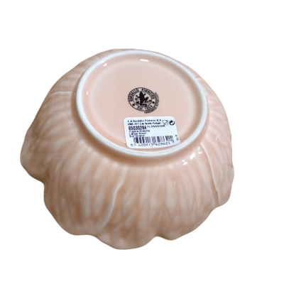 Taça de cerâmica rosa vista de baixo com etiqueta e código de barras