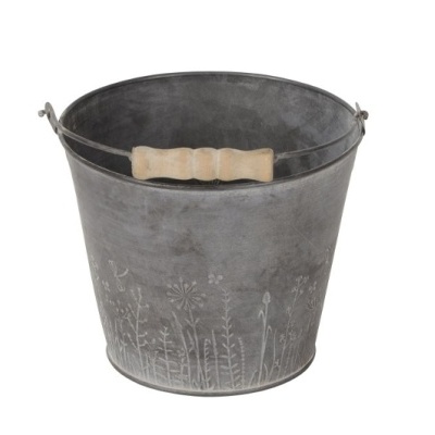 https://www.pinheirobravo.pt/product/vaso-balde-em-zinco-com-alca-e-pega-em-madeira
