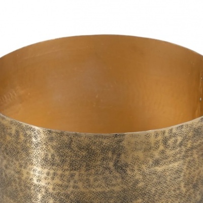 Pulseira larga de metal dourada com textura e padrão pintado