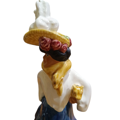 Figura de porcelana mulher com chapéu amarelo e pássaro