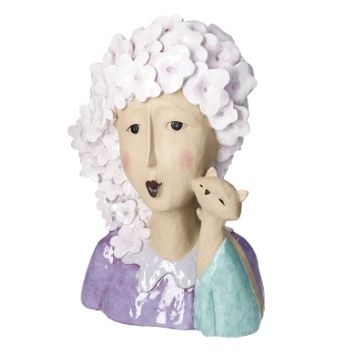 https://www.pinheirobravo.pt/product/figura-senhora-com-gato