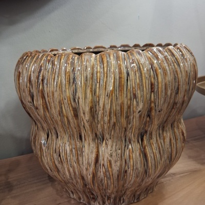 https://www.pinheirobravo.pt/product/cachepot-terracota-castanho-l