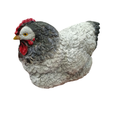 Escultura de galinha cinza, branco e vermelho com textura detalhada
