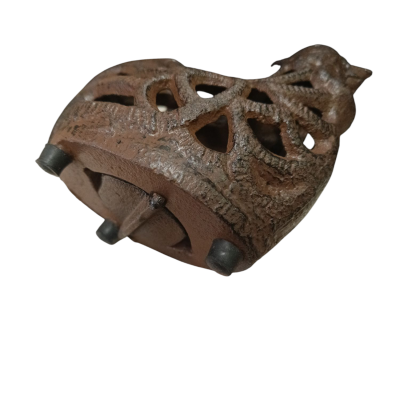 Campainha decorativa em ferro fundido castanha com desenho vazado