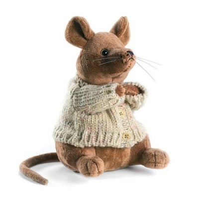 Pelúcia de rato castanho com blusa de malha creme e botões.