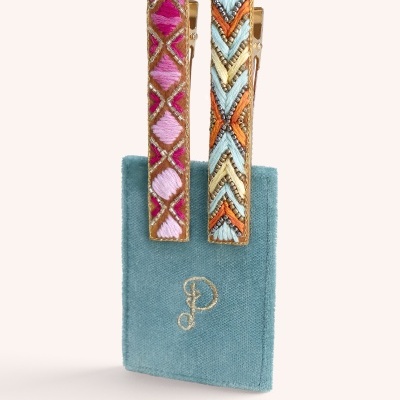 Molas de cabelo bordadas coloridas com suporte azul bordado