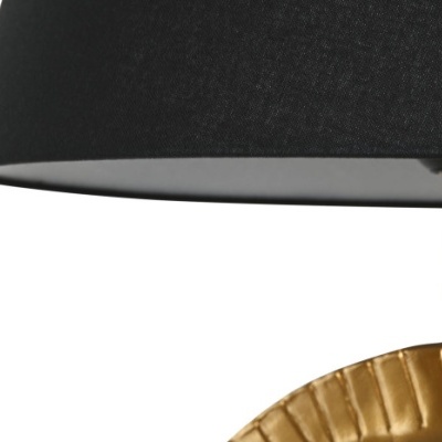 Abajur com cúpula preta e base dourada decorativa