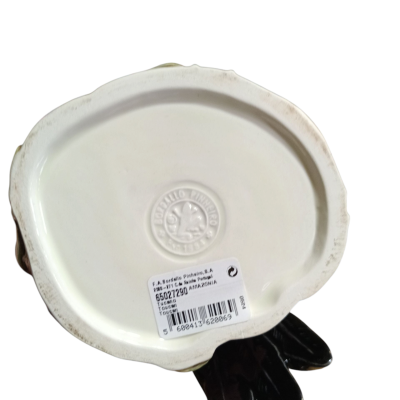 Base de cerâmica branca com selo e etiqueta adesiva