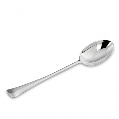 Colher de metal com cabo longo e ligeiramente alargado