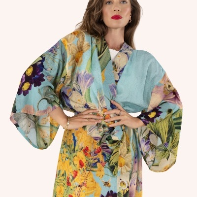 Robe floral colorido com mangas largas e cinto