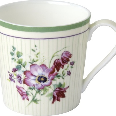 https://www.pinheirobravo.pt/product/caneca-de-porcelana-riscas-com-flores-350ml-o-9x-h-9-cm-ihr