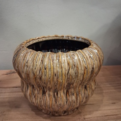 https://www.pinheirobravo.pt/product/cachepot-terracota-castanho-s