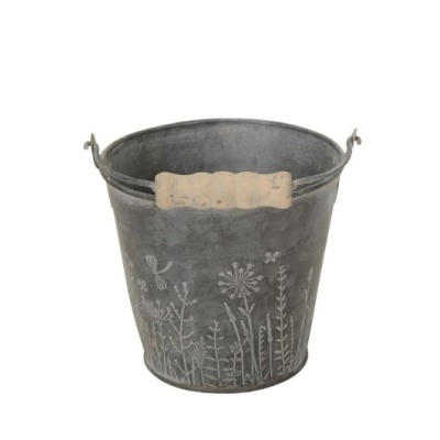 https://www.pinheirobravo.pt/product/vaso-balde-em-zinco-com-alca-e-pega-em-madeira
