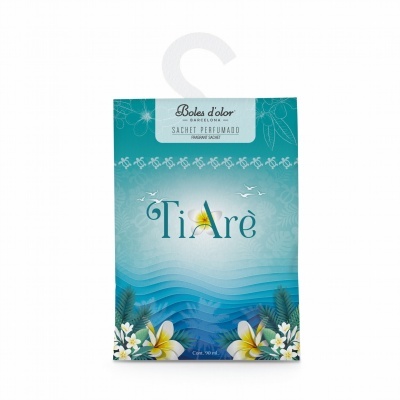 Sachê perfumado azul com flores amarelas e brancas e texto Tiarè
