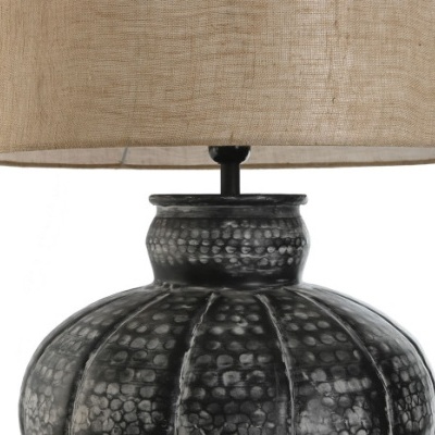 Candeeiro de mesa com base preta texturizada e abat-jour bege