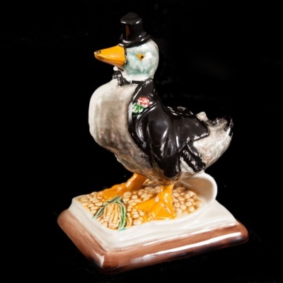 https://www.pinheirobravo.pt/product/bordallo-pinheiro-paliteiro-pato-da-cartola