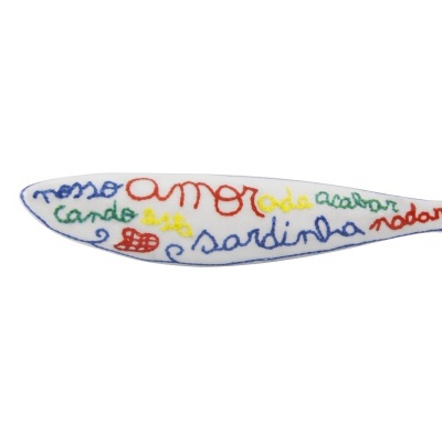 https://www.pinheirobravo.pt/product/sardinha-bordallo-pinheiro-o-meu-amor-by-oupas-design