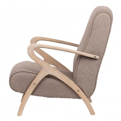 Cadeira estofada cinzenta com braços e pernas de madeira clara