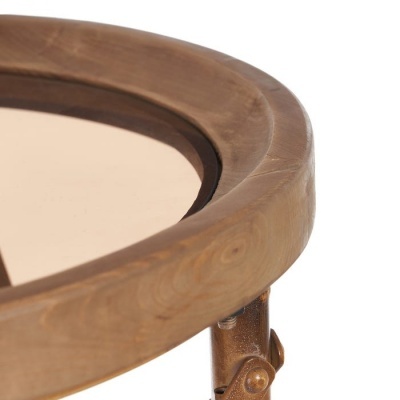 Mesa com tampo de vidro e estrutura em madeira e metal