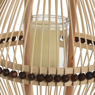 Lanterna decorativa de madeira com vela dentro