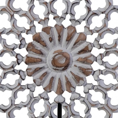 Padrão decorativo em relevo branco e castanho com textura de madeira