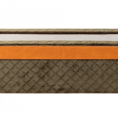 Caixa retangular castanha com faixa laranja e tampa de vidro