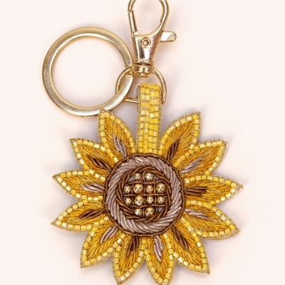 https://www.pinheirobravo.pt/product/porta-chaves-charms-luxo-summer-sunflower-powder