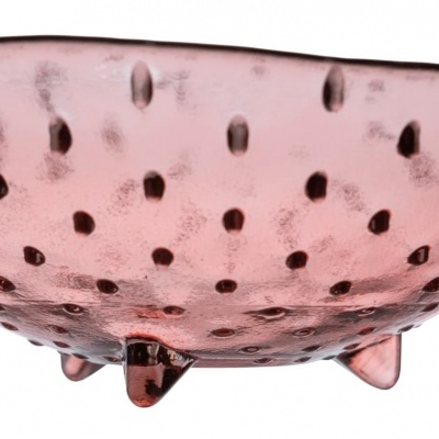 tigela rosa de vidro com textura e pequenas patas