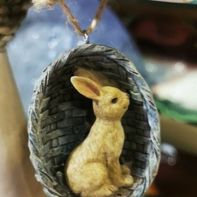 https://www.pinheirobravo.pt/product/ovo-com-fio-pendurar-com-coelho