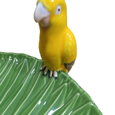 Prato decorativo verde em forma de folha com pássaro amarelo em cerâmica