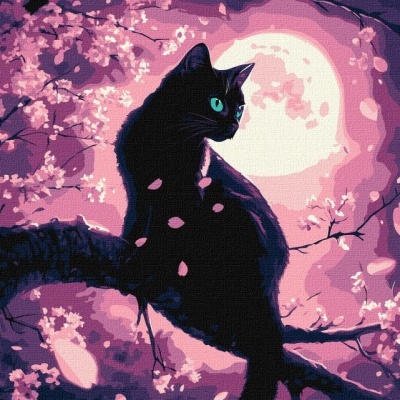Gato preto com olhos verdes num ramo com flores de cerejeira e lua cheia ao fundo