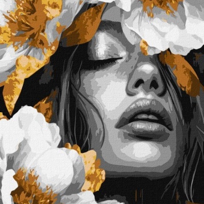 Rosto de mulher com olhos fechados rodeado por flores grandes brancas e amarelas em estilo pintura.