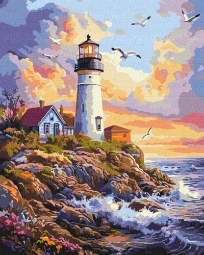 Pintura de farol branco com casa e gaivotas ao pôr do sol junto ao mar