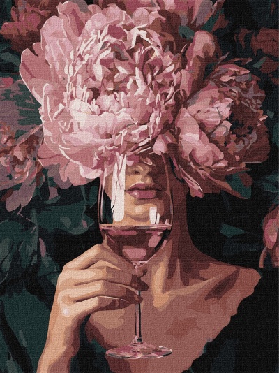 Pessoa segurando taça com flores grandes rosas cobrindo a cabeça