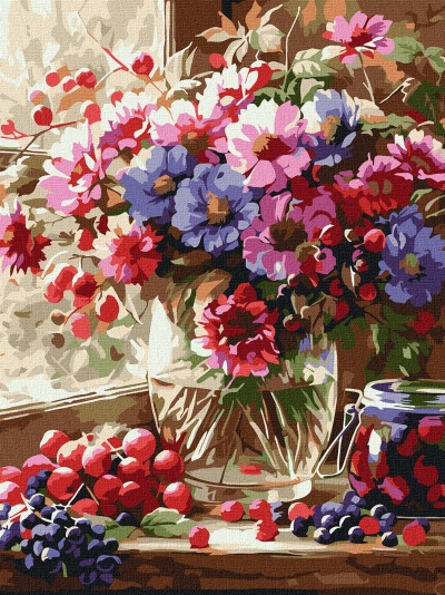 Pintura digital de flores coloridas em vaso de vidro com frutas vermelhas e jarro azul junto à janela