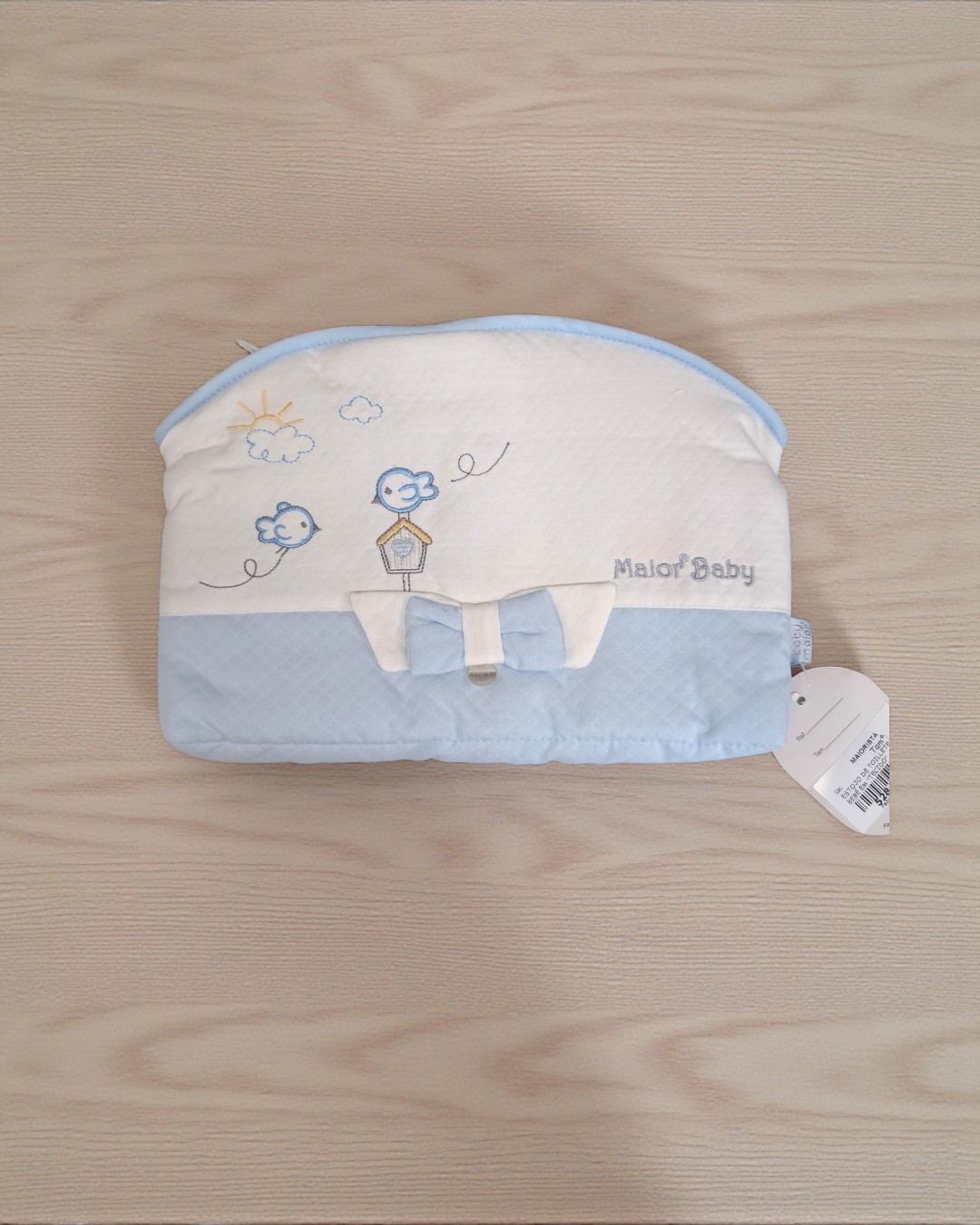 Necessaire acolchoada branca e azul com bordados e laço
