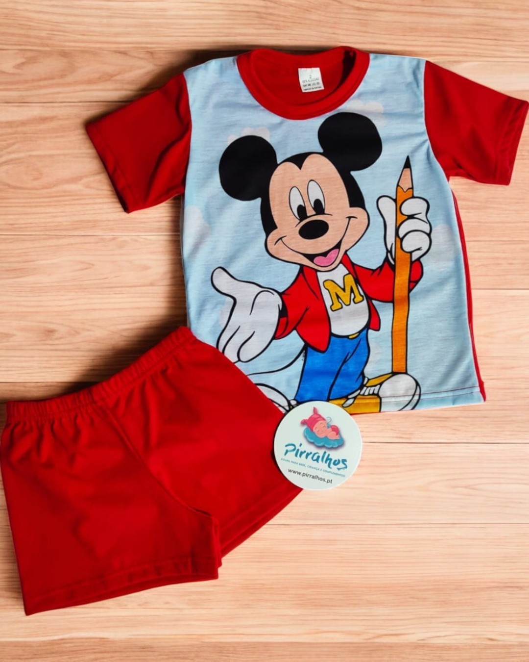 Conjunto roupa infantil Mickey t-shirt e calções vermelhos