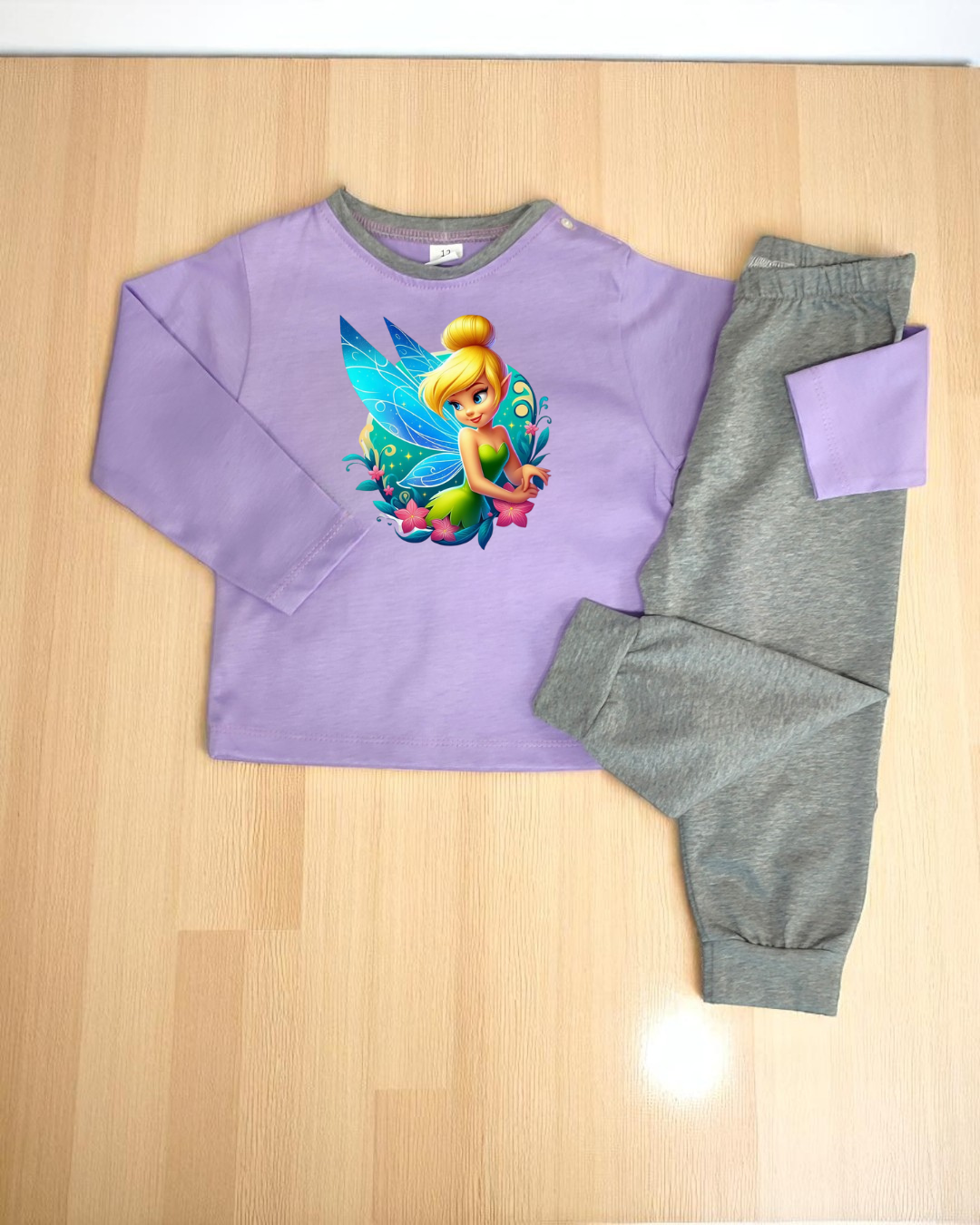 Pijama infantil lilás e cinzento com estampa de fada colorida