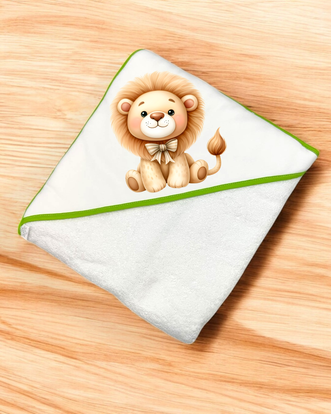 Toalha para bebé branca com bordas verdes e desenho de leão sorridente