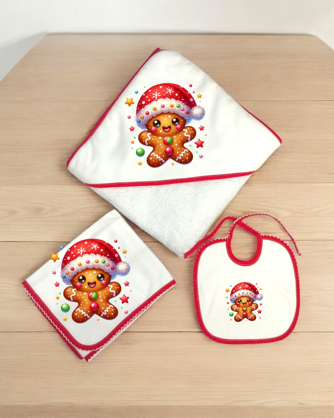 Conjunto de bebé com toalha, fralda e babete com estampa de biscoito de gengibre com chapéu de Natal