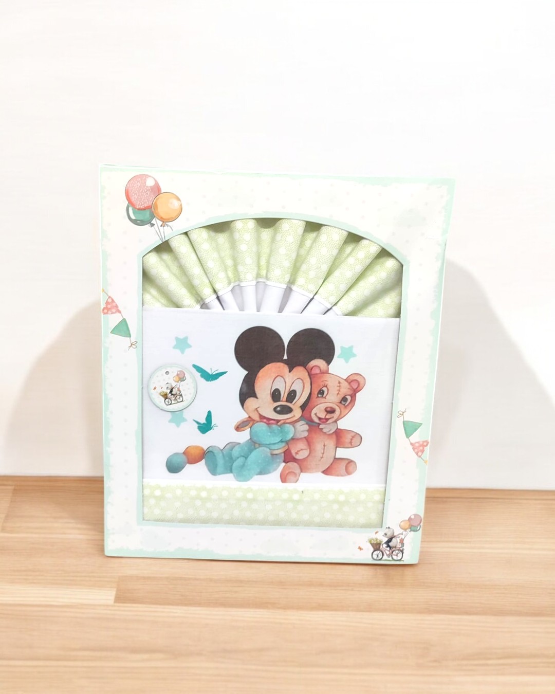 Jogo de roupa de cama infantil verde claro com desenho de Mickey Mouse bebé e ursinho