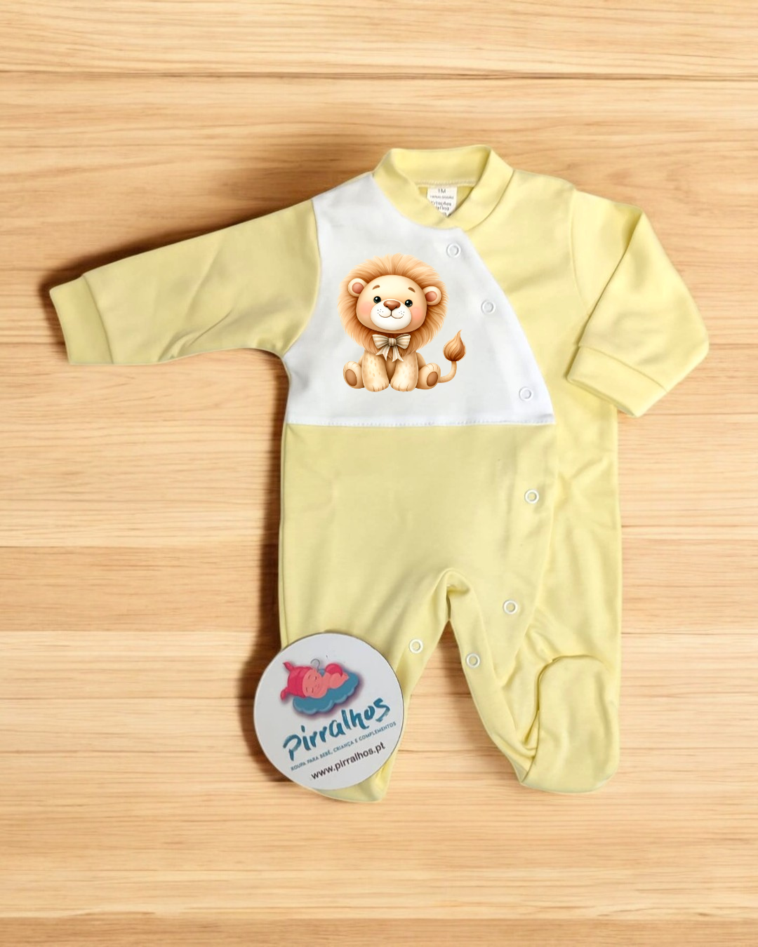 Macacão amarelo de bebé com ilustração de leão
