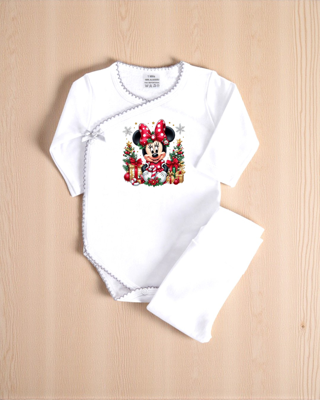 Conjunto de roupa para bebé com body branco e calça, body com estampado de Minnie natalícia.