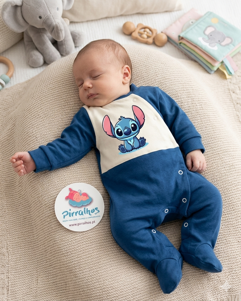 Macacão de bebé azul com estampado do Stitch e brinquedos de bebé
