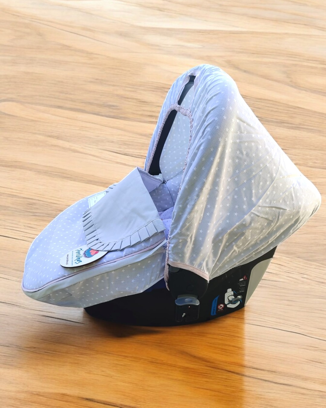 cadeira de bebé para automóvel cinzenta clara com pontos brancos